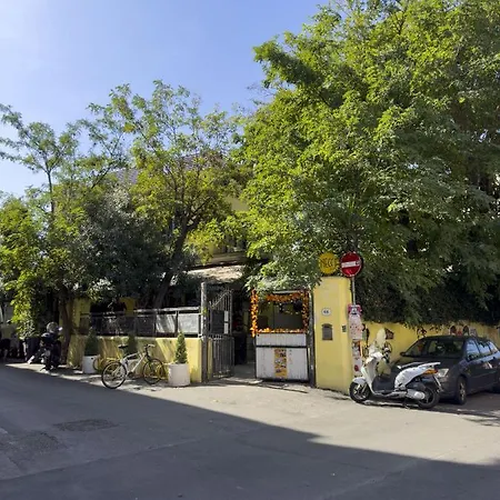 Lovely In Hip And Vibrant Pigneto * Rom