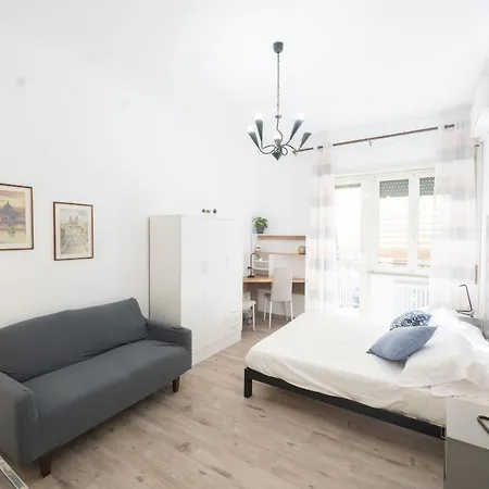 Lovely In Hip And Vibrant Pigneto Lejlighed