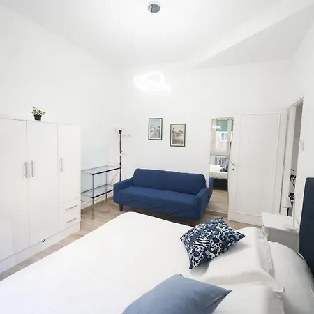 Lovely In Hip And Vibrant Pigneto * Rom