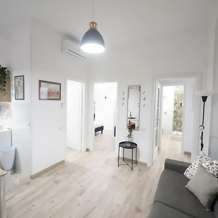 Lovely In Hip And Vibrant Pigneto Lejlighed